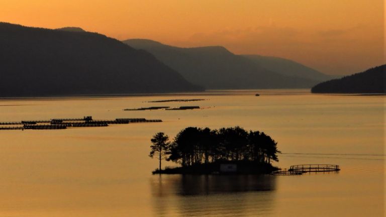 5 места в Родопите, където да плавате с лодка или каяк това лято