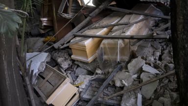 Броят на загиналите при силното земетресение в Хаити доближава 1300