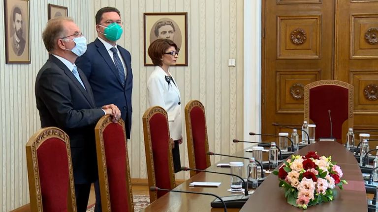 Президентът Румен Радев започна втори цикъл консултации с парламентарно представените