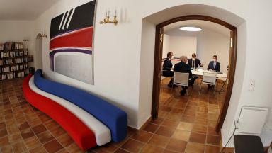 Франция извика за консултации посланиците си в САЩ и Австралия