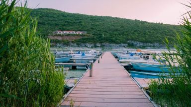 Различна Гърция: Преспанското езеро и село Псарадес по залез