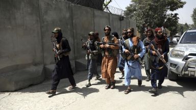 Байдън: Хаосът в Афганистан беше неизбежен. Противници на талибаните зоват за оръжие