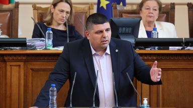 Ивайло Мирчев е роден през 1980 г в Добрич Завършва