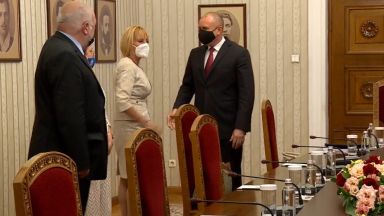 Започна последната консултация при президента за връчването на третия мандат