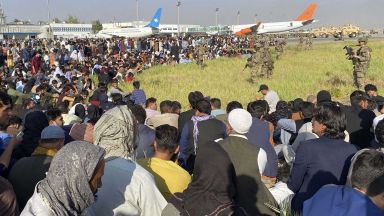 Посланикът на Афганистан: 10 млн. души ще напуснат страната