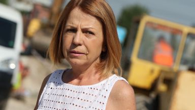Кметът на София Йорданка Фандъкова настоява да бъдат монтирани повече