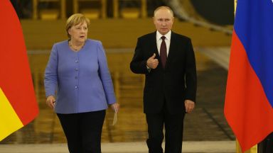 Путин и Меркел обсъдиха Северен поток-2: Само 15 км остават, за да бъде завършен