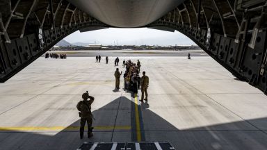 Румънското министерство на външните работи съобщи че военен самолет е