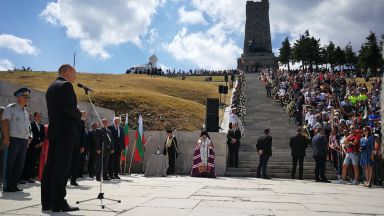 Румен Радев: Шипка е и символ на онази битка, която всеки българин води дълбоко в сърцето си