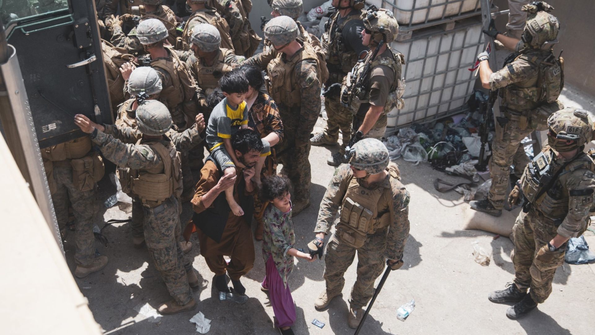 US армията разшири периметъра за евакуация: За два дни от Кабул са изведени 11 000 души