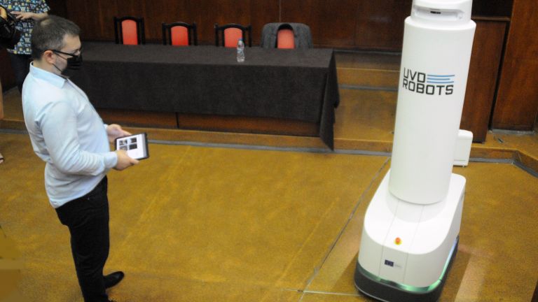 В аулата на УМБАЛ Бургас, беше официално представен роботизиран апарат