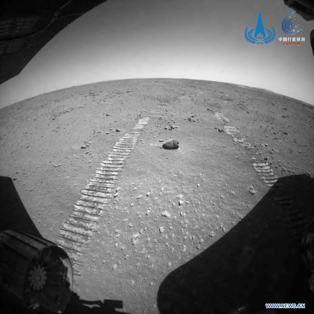 Снимка на китайския марсоход от Червената планета