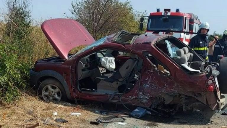 A head-on collision claimed the lives of two women near Dolni Dabnik, and some were injured