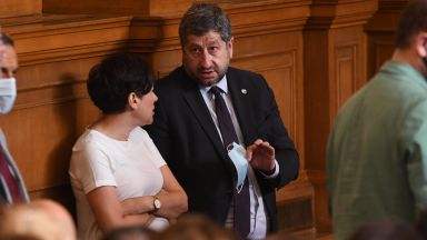 На финала на последния си работен ден 46 ият парламент закри