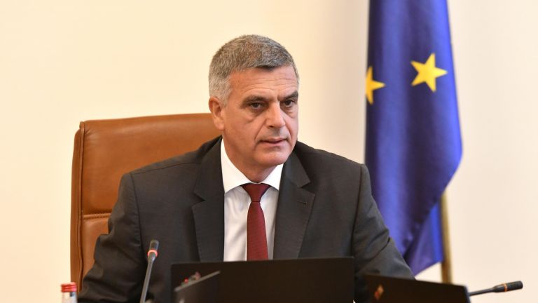 Нека да оставим партиите да си свършат работа. Така служебният