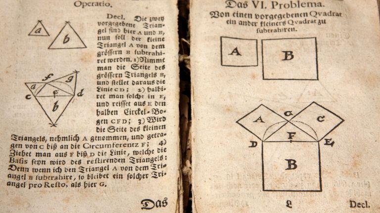 Тайнствена глинена плочка може да преобърне историята на математиката. Тя
