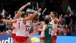 Треньор предложил да води волейболистките на България със заплата от 1 долар