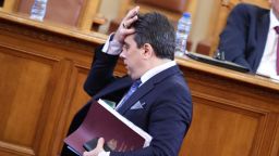Асен Василев призова депутатите да оправдаят заплатите си, като приемат актуализацията