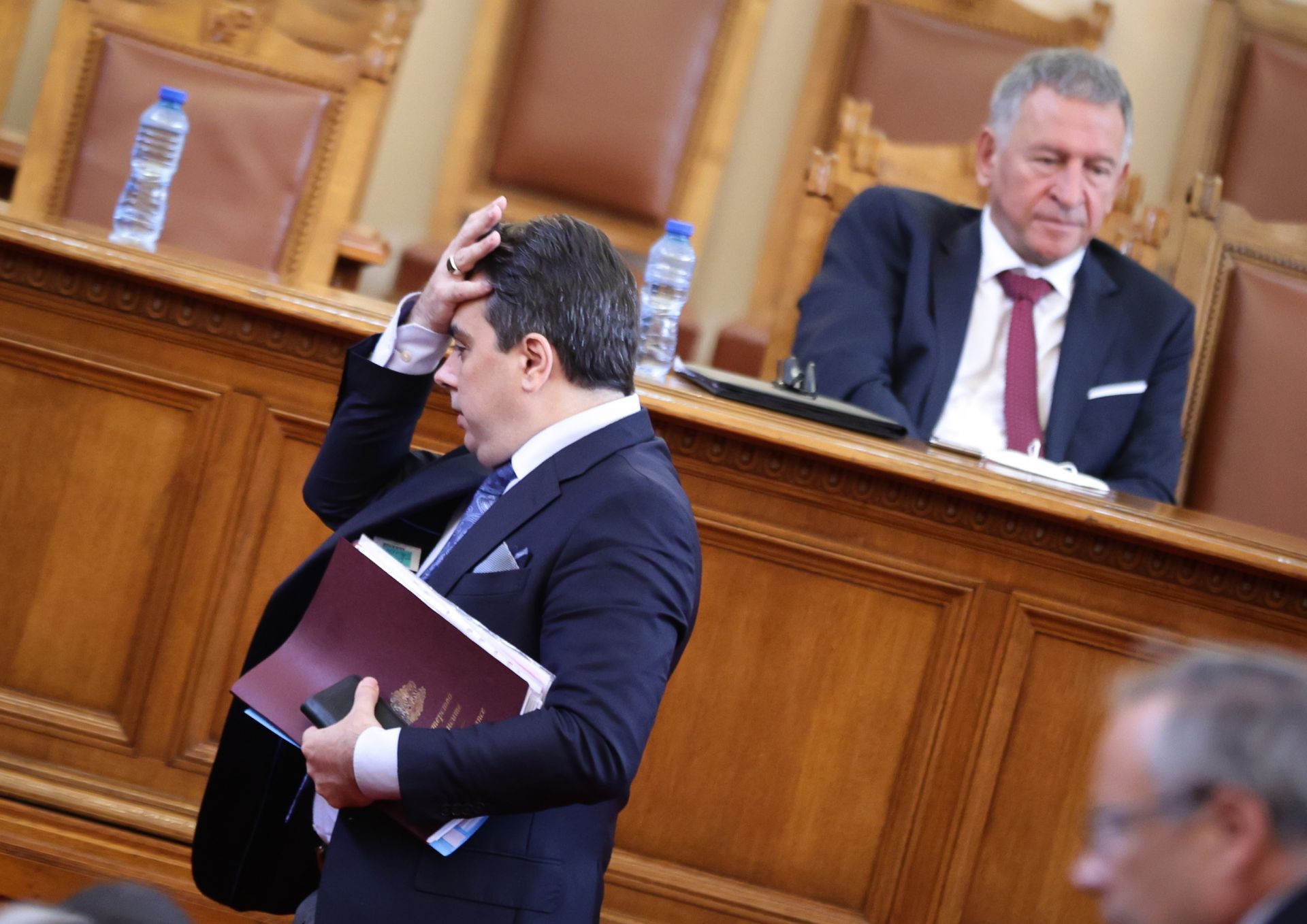 Министърът на финансите Асен Василев по време на обсъжданията в парламента на бюджета за 2022 г.