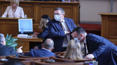 Дебатите за бюджета на Националната здравоосигурителна каса се превърнаха в