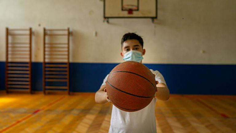 От 3 януари носенето на маски на обществени места във