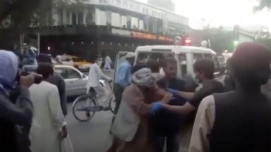 Тринайсет американски военнослужещи са загинали при днешното бомбено нападение край