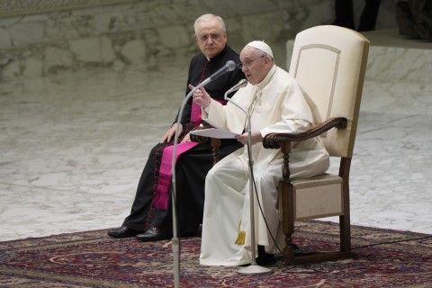 Папа Франциск по време на седмичната си аудиенция във Ватикана, 25 август. Жени трудно пробиват към върховете на папската администрация