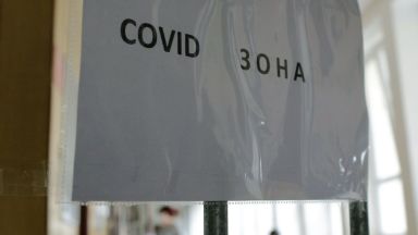 Непрекъснат поток от болни уплашени пациенти с позитивни тестове за