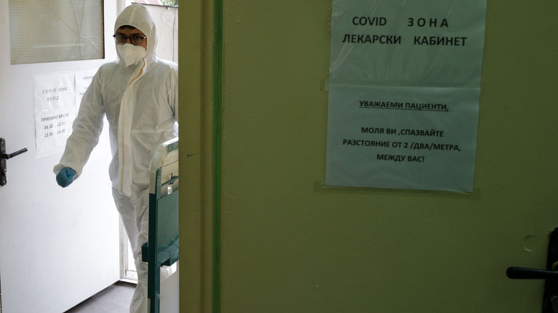 COVID-19  уби още 40 българи, четирима от тях са били ваксинирани 