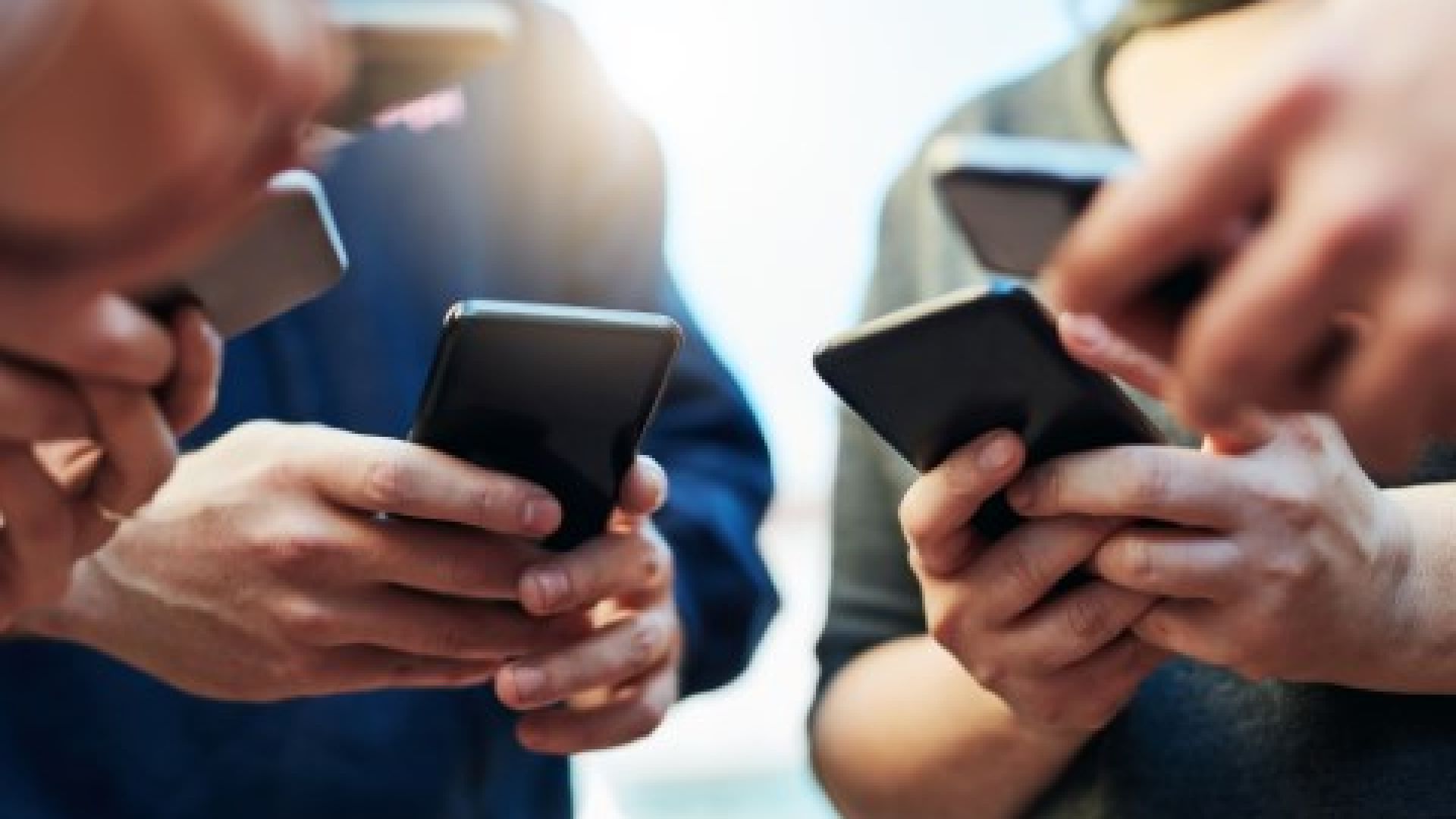 Ако са в джоба или на ръката, смартфони и смартчасовници влияят на пейсмейкърите
