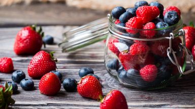 Боровинките и ягодите понижават риска от инфаркт