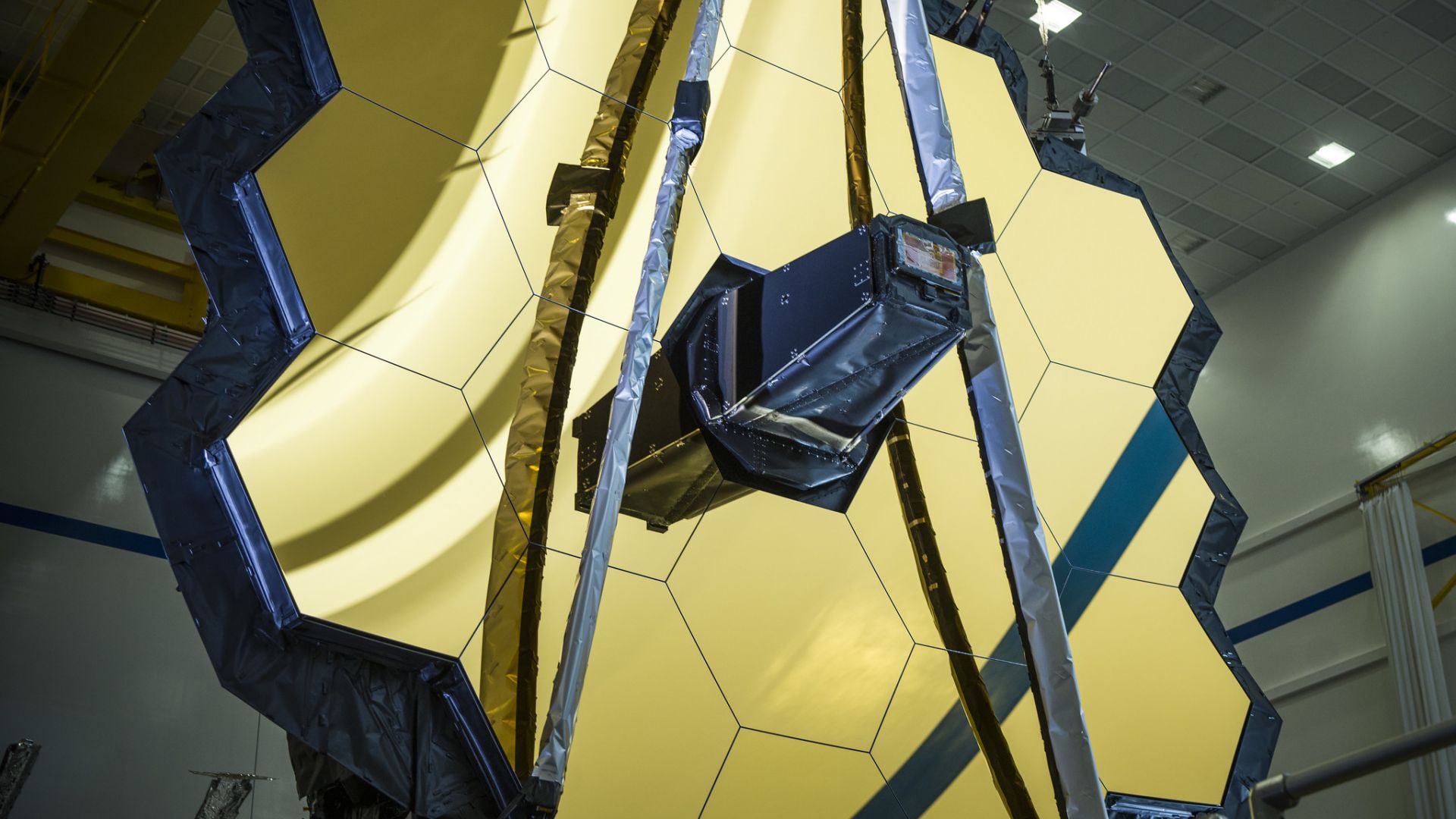  Телескопът "Джеймс Уеб" разгърна по-малкото си огледало