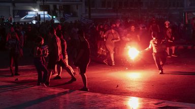 Размирици белязаха протеста срещу задължителната ваксинация на медиците в Гърция