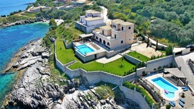 Гърция и дългият й летен сезон винаги са привличали българите