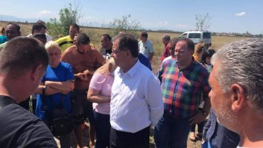 Служебният министър на земеделието Христо Бозуков обеща обезщетения във възможно