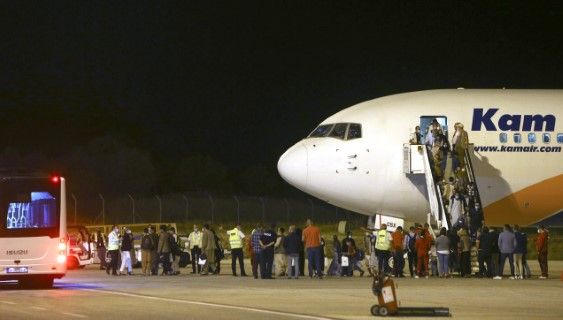 Самолет с евакуирани афганистанци е кацнал в скопие късно в понеделник, 30 август