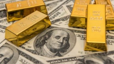 Златото с исторически ценови рекорд от над $2137 