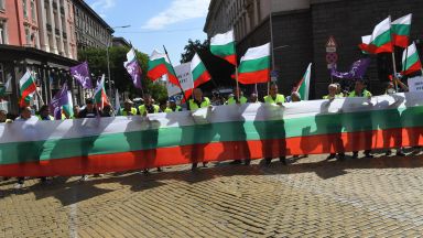 Служители в Автомагистрали Черно море се събраха на пореден протест пред