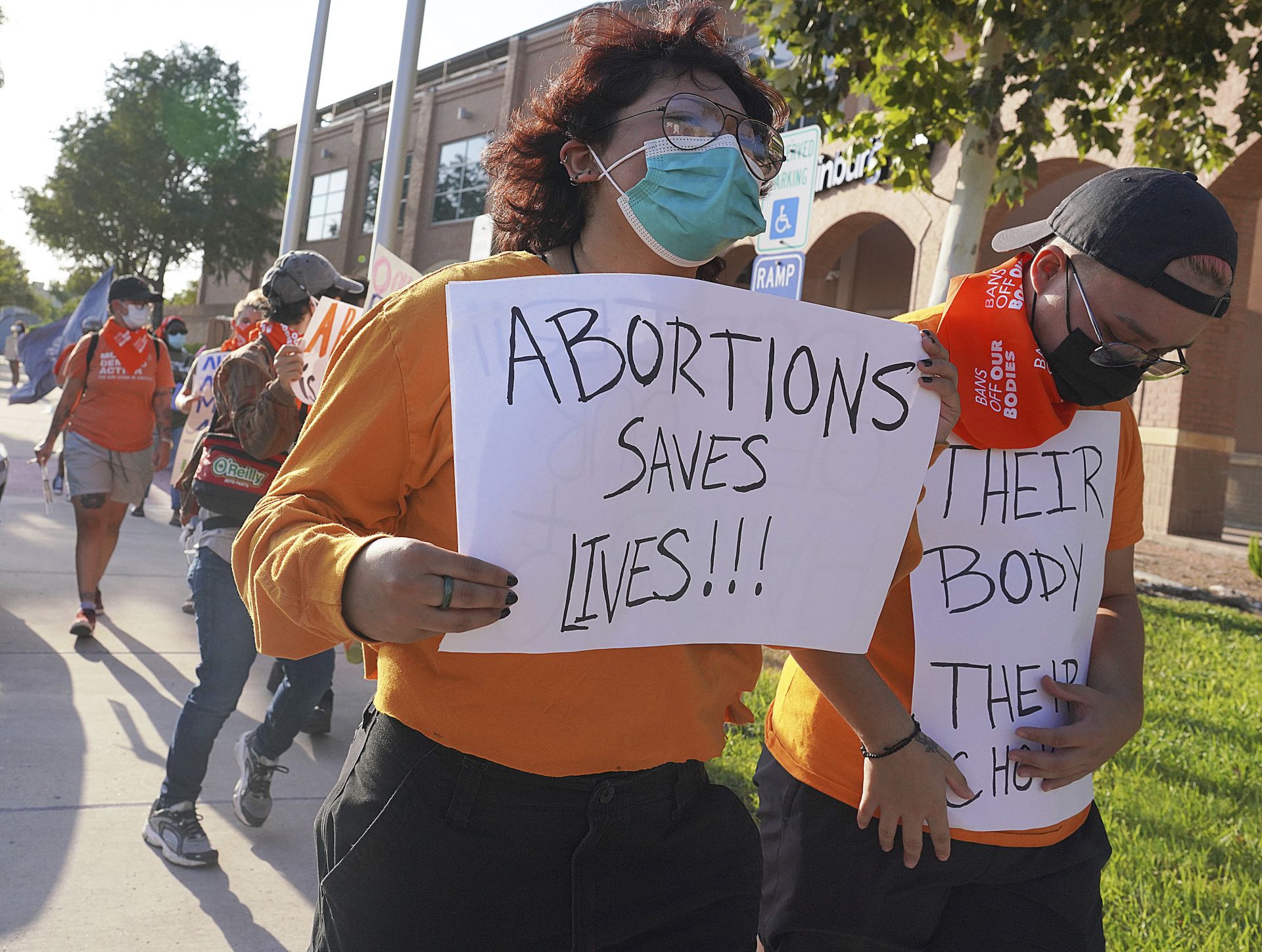 Много тексаски жени са принудени да напускат щата, за да извършат аборт