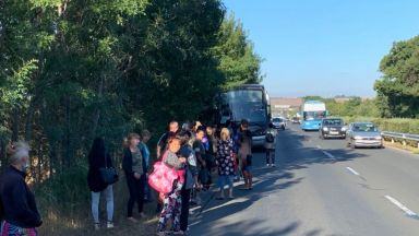 Жена блъсна шофьор на аварирал автобус в Бургас, не го видяла заради слънцето