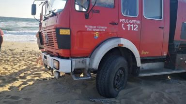 Германският къмпингар който закъса с противопожарен камион кемпер на Шофьорския