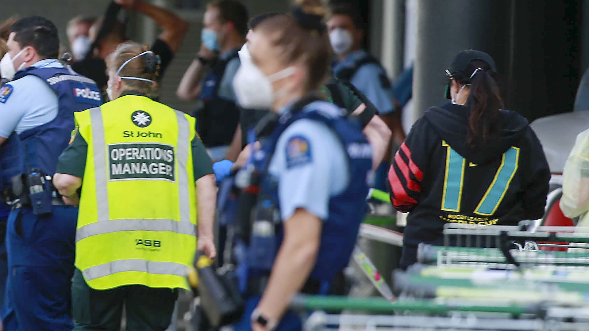 Терористична атака: Мъж наръга шестима в търговски център в Нова Зеландия (видео)