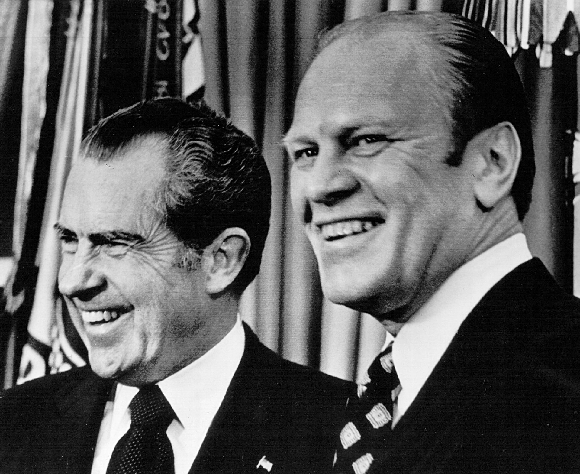 1973 година - президентът Ричард Никсън и неговият вицепрезидент Джералд Форд (вдясно), който скоро ще заеме неговия пост заради Уотъргейт