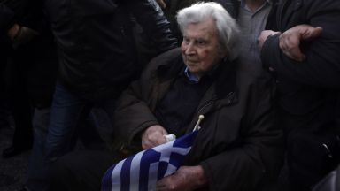 Гръцкият композитор и политик Микис Теодоракис ще бъде погребан съгласно