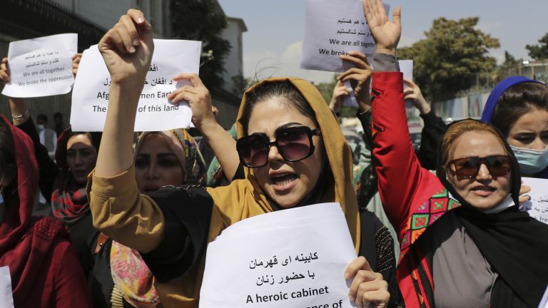 Демонстрация в Кабул за правата на жените е прераснала днес