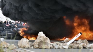 Черногорската полиция разпръсна със сълзотворен газ стотици протестиращи срещу интронизацията