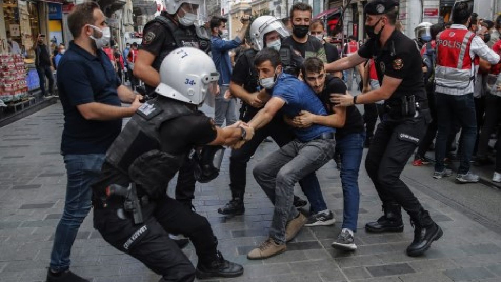 Турция задейства сериозни анти covid ограничения