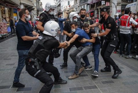 Полицията разтури неразрешен протест в Истанбул по повод Световния ден на мира, 5 септември