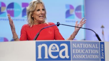 След месеци на преподаване на писане на есе и английски