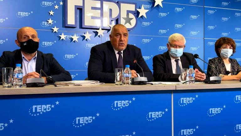 Юмрукът на Румен Радев роди партии и коалиции, които не